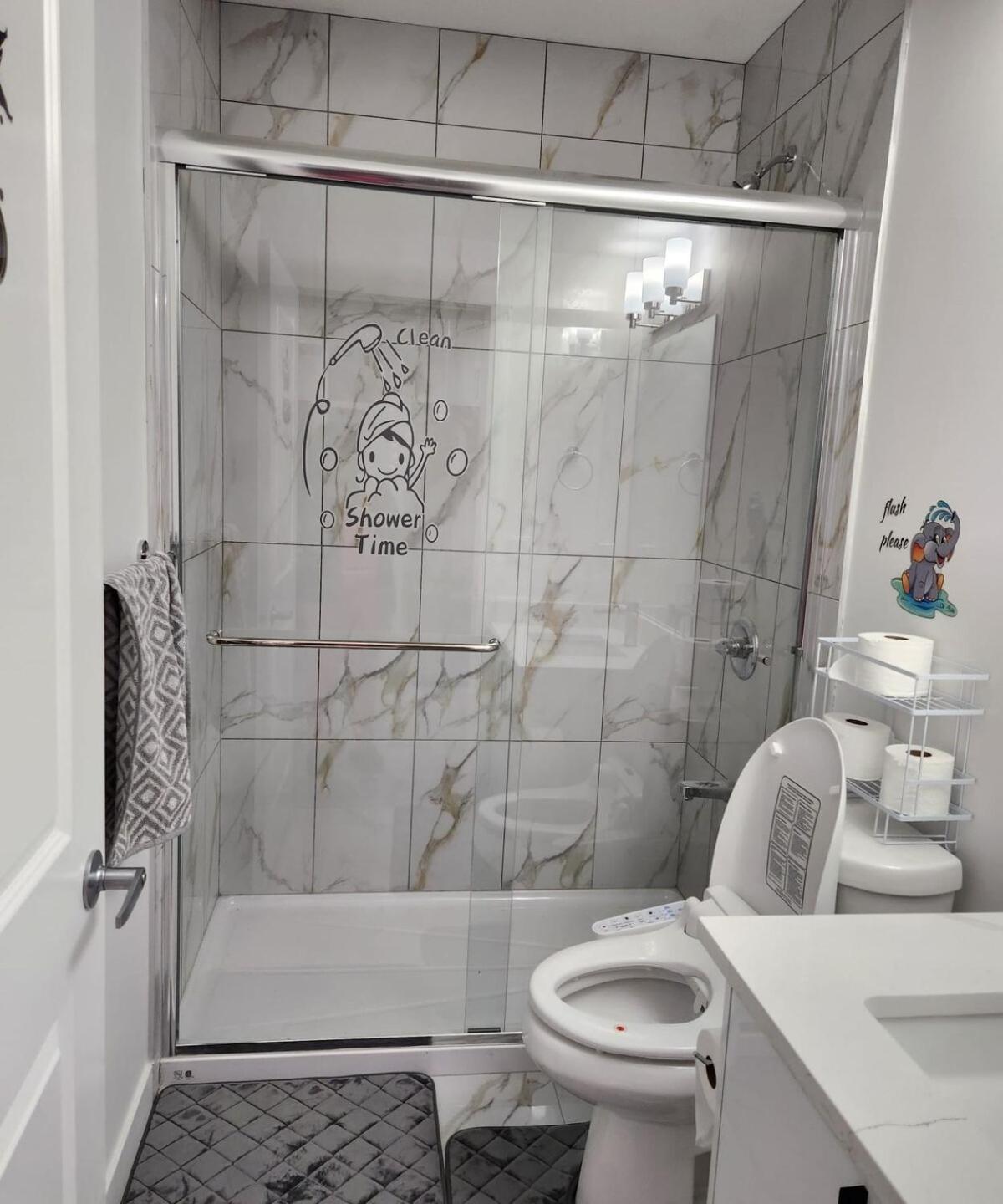 2 Bedrooms Luxury Basement Apartment *