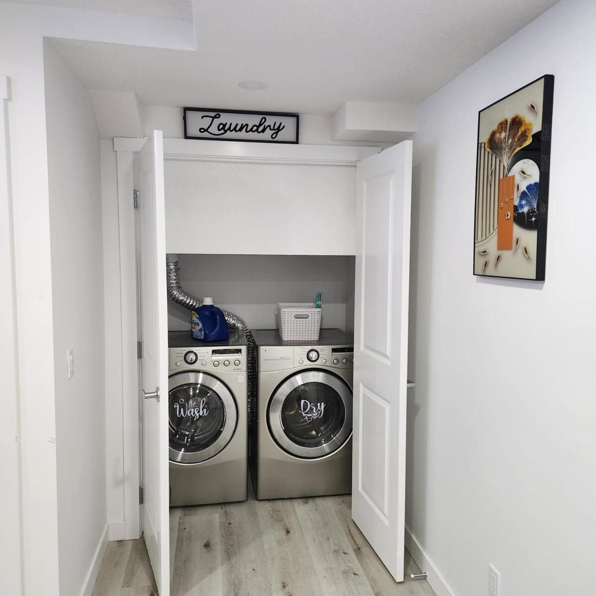 Apartment 2 Bedrooms Luxury Basement *
