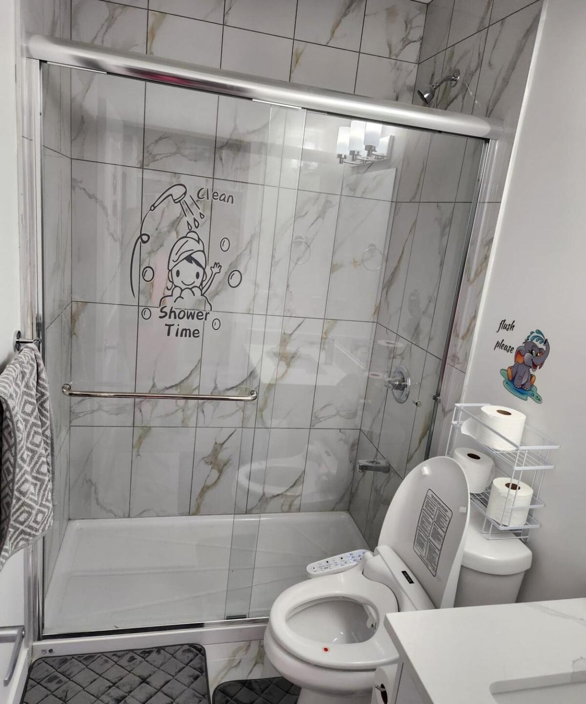 Apartment 2 Bedrooms Luxury Basement Close To Airport
